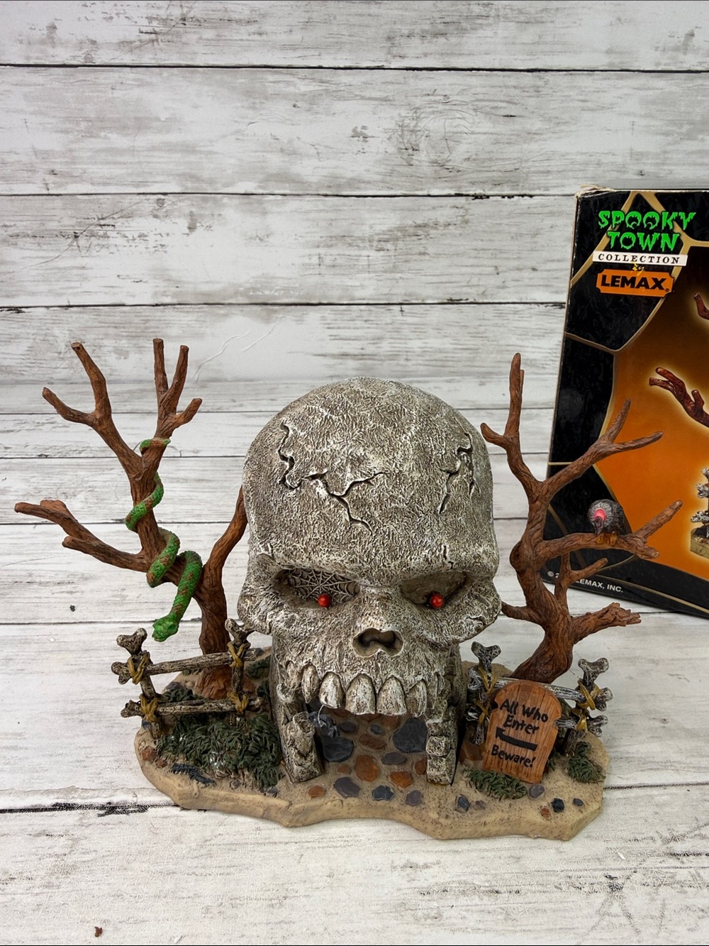 Lemax Spooky Town Skull Archway - In Box - Retired Halloween Village Decor